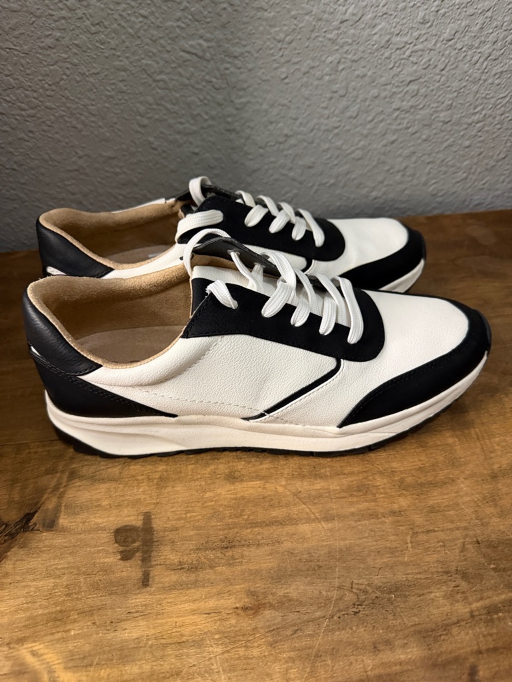 Soul Naturalizer Black & White Sneakers - Low Top size 9.5 - Picture 3 of 7
